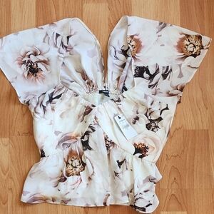 Floral Flutter Sleeve Top - White & Blush express size small. NWT